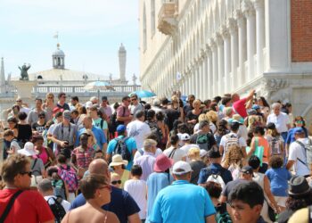 Venecia empieza a cobrar entrada a turistas y genera debate en toda Europa