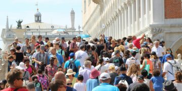 Venecia empieza a cobrar entrada a turistas y genera debate en toda Europa